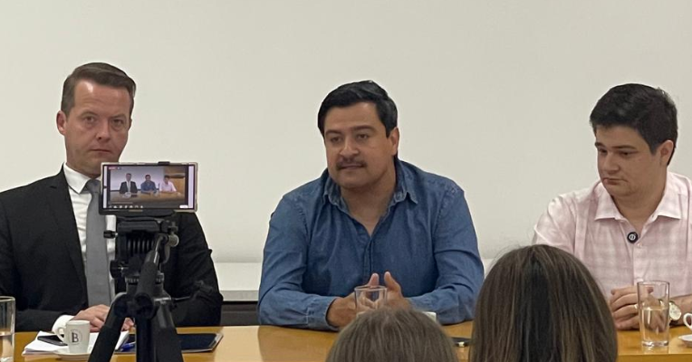 Coletiva de Imprensa